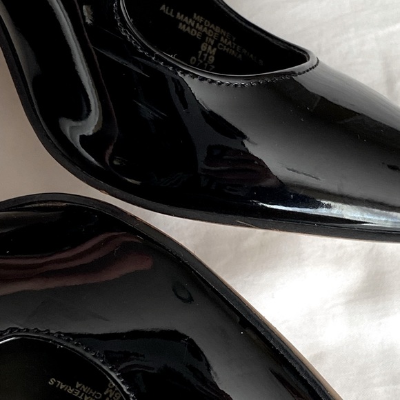 Marc Fisher Black Strappy Pointed Pumps (size 6M) - Picture 7 of 10